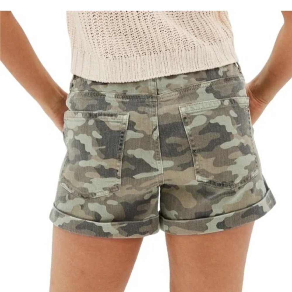 NWT American Eagle Tomgirl Camo Shorts Size 8 - Picture 2 of 5